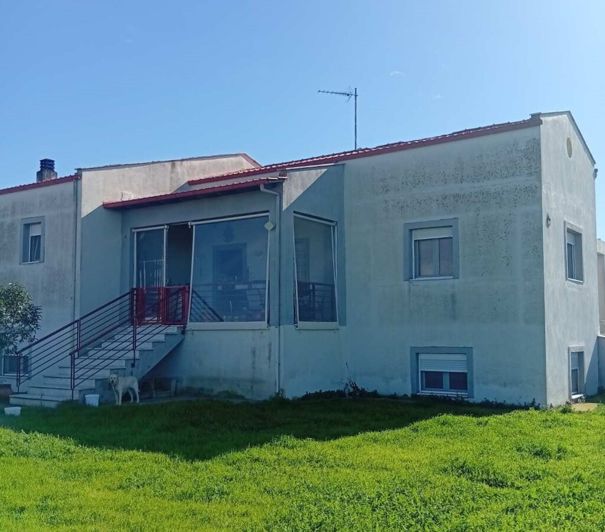 Image No.4-4 Bed Property for sale