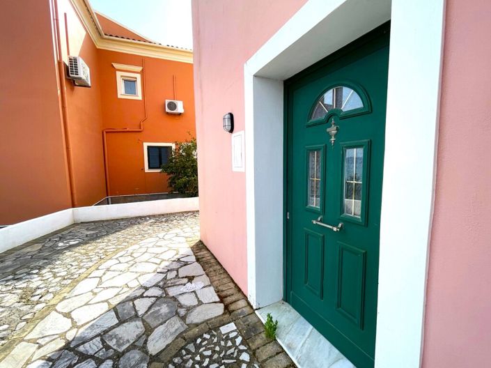 Image No.28-3 Bed Property for sale