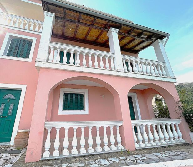 Image No.3-Propriété à vendre à Vlachatika