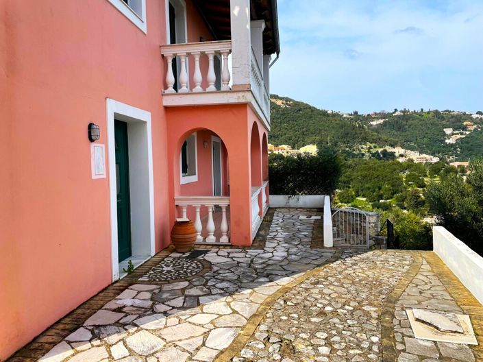 Image No.3-3 Bed Property for sale