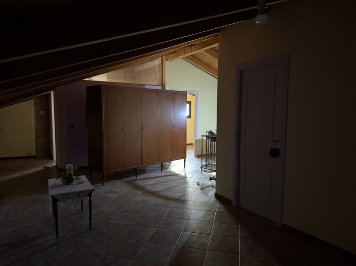 Image No.10-5 Bed Property for sale