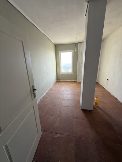 Image No.17-5 Bed Property for sale