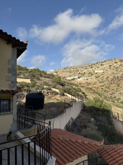 Image No.28-5 Bed Property for sale