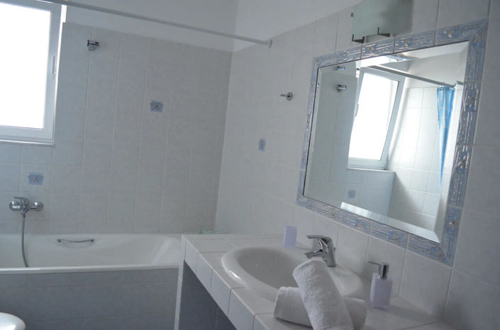 Image No.25-4 Bed Property for sale
