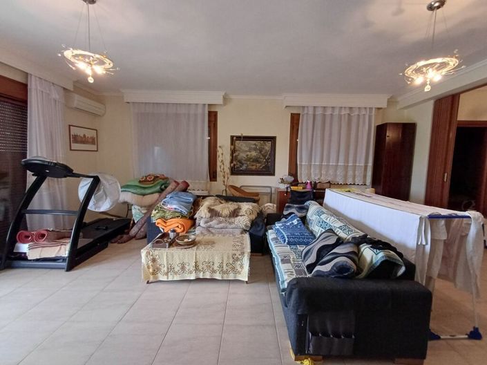 Image No.27-4 Bed Property for sale