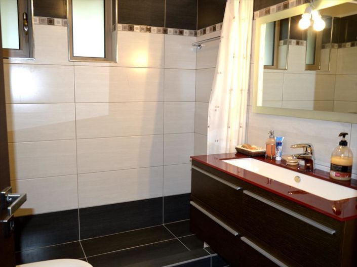 Image No.4-4 Bed Property for sale