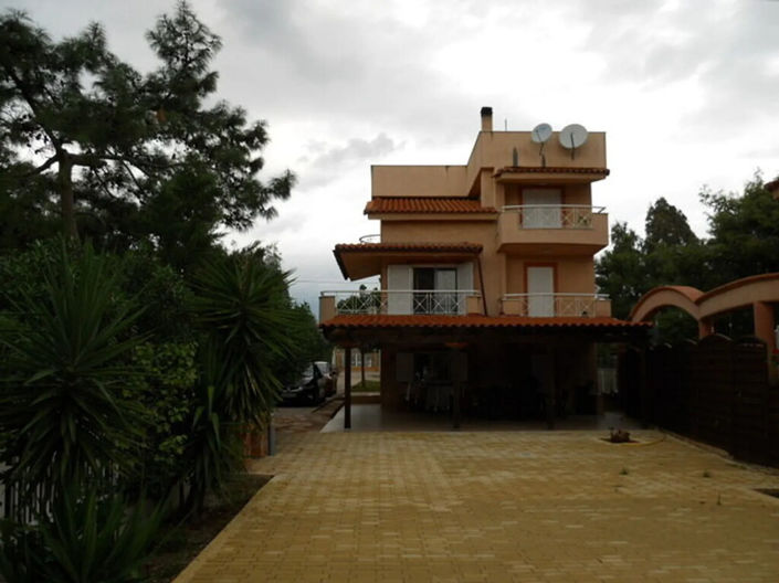 Image No.8-3 Bed Property for sale