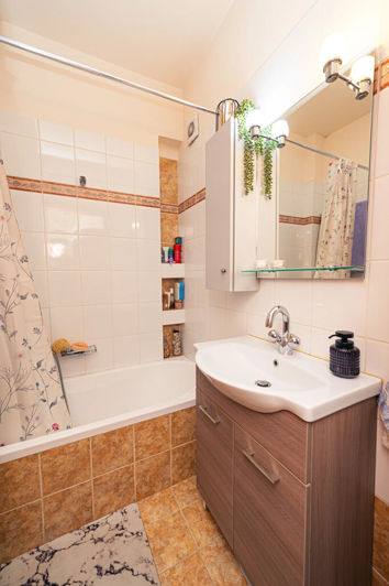 Image No.9-2 Bed Flat for sale