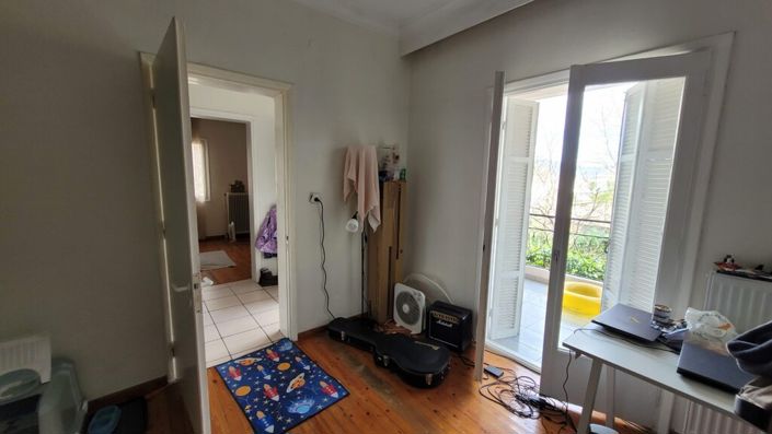 Image No.9-2 Bed Flat for sale