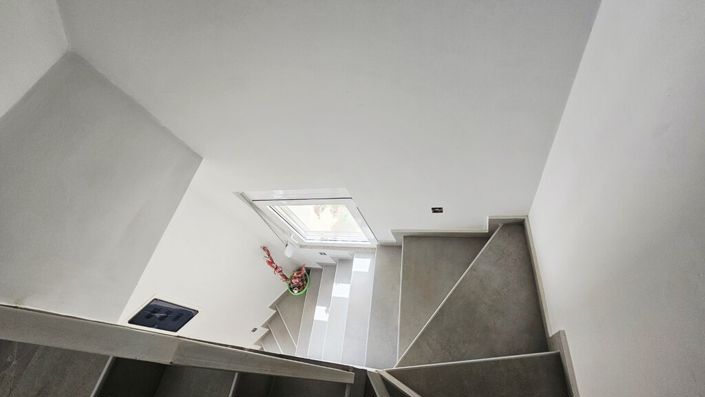 Image No.11-2 Bed Maisonette for sale