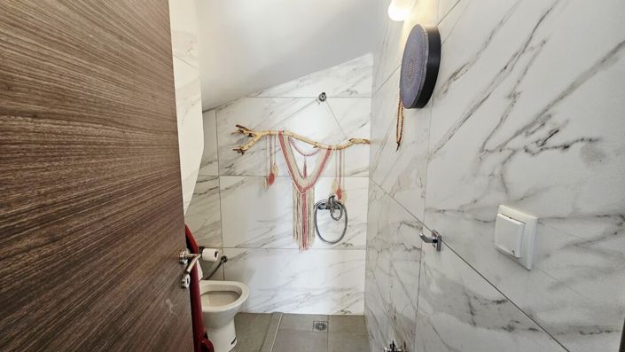 Image No.7-2 Bed Maisonette for sale