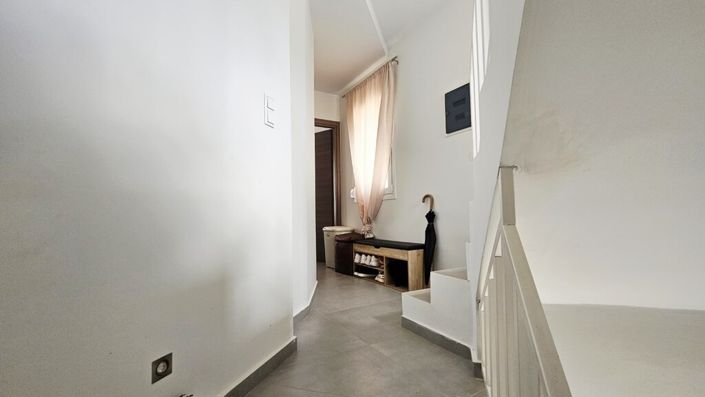 Image No.9-2 Bed Maisonette for sale