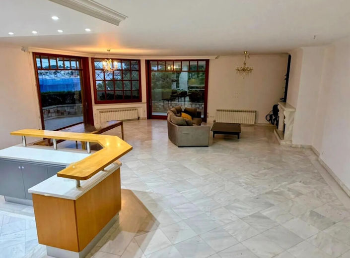 Image No.11-6 Bed Maisonette for sale