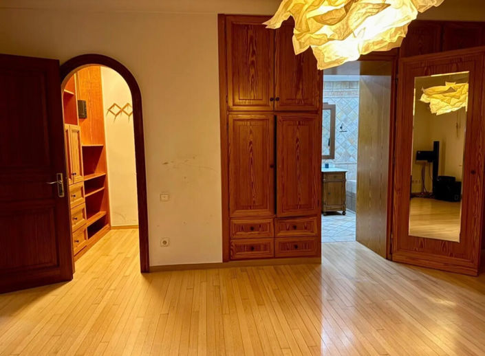 Image No.17-6 Bed Maisonette for sale