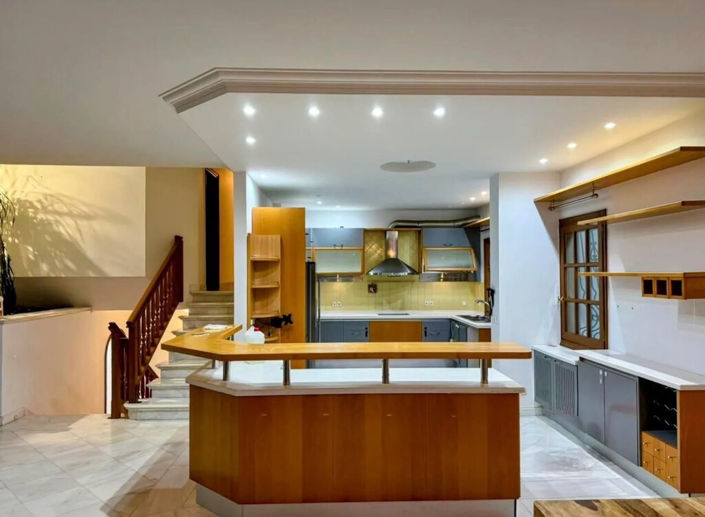 Image No.20-6 Bed Maisonette for sale