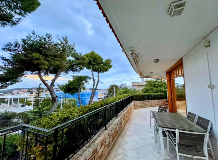 Image No.4-6 Bed Maisonette for sale