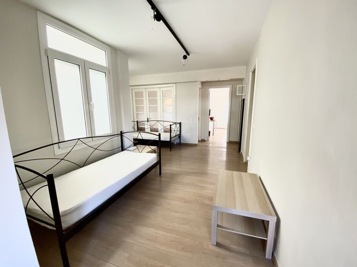 Image No.5-3 Bed Flat for sale