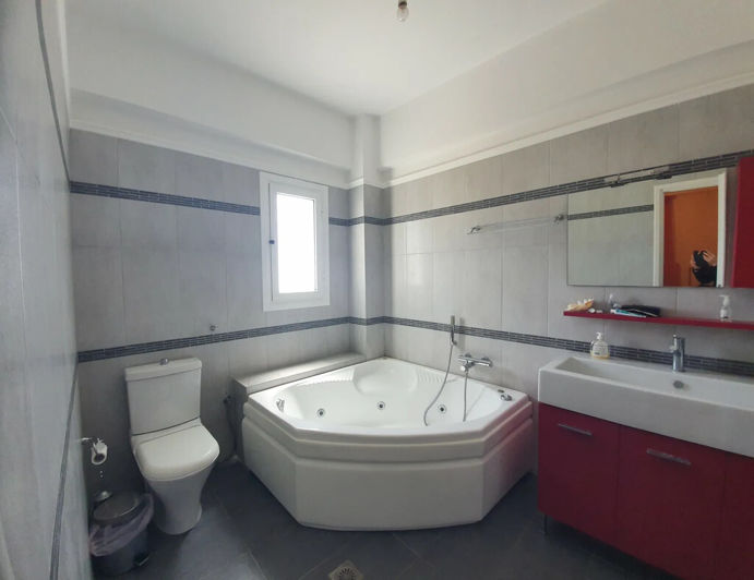 Image No.26-3 Bed Property for sale