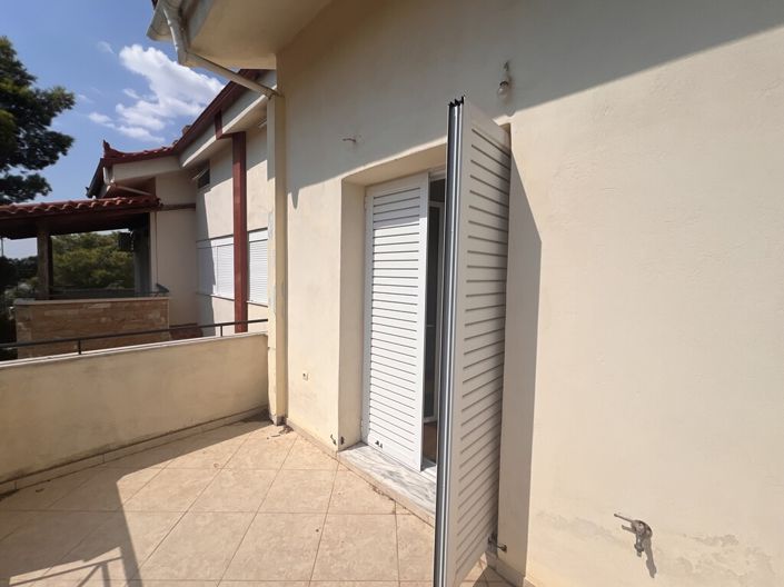 Image No.18-4 Bed Maisonette for sale