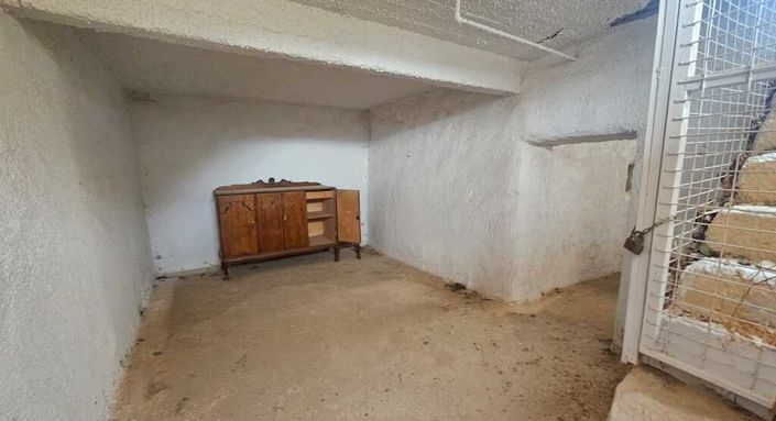 Image No.30-5 Bed Maisonette for sale