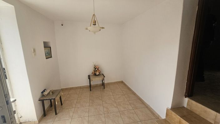 Image No.8-5 Bed Maisonette for sale