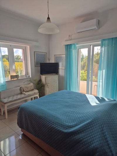 Image No.15-4 Bed Property for sale