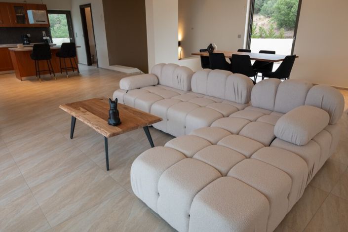 Image No.16-9 Bed Property for sale