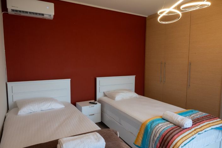 Image No.18-9 Bed Property for sale