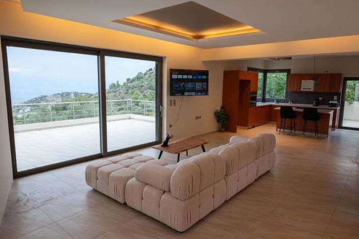 Image No.19-9 Bed Property for sale