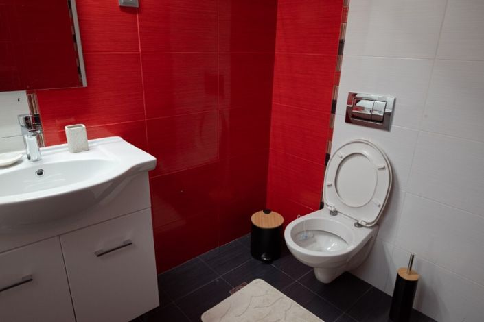 Image No.20-9 Bed Property for sale