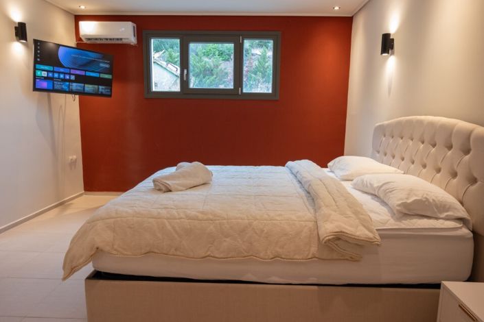 Image No.22-9 Bed Property for sale