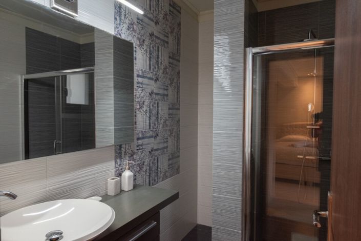 Image No.26-9 Bed Property for sale