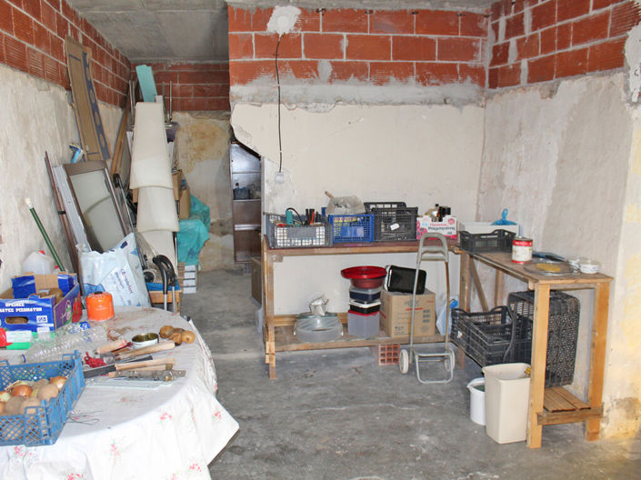 Image No.12-1 Bed Property for sale