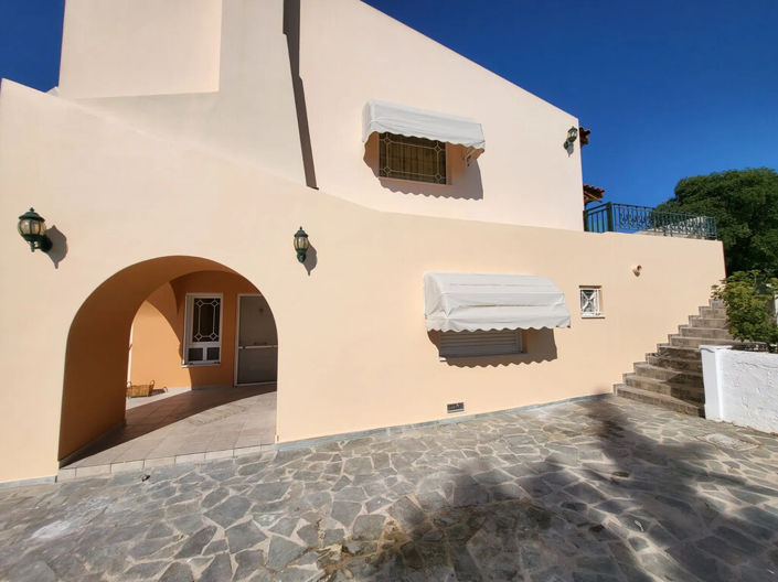 Image No.2-5 Bed Property for sale