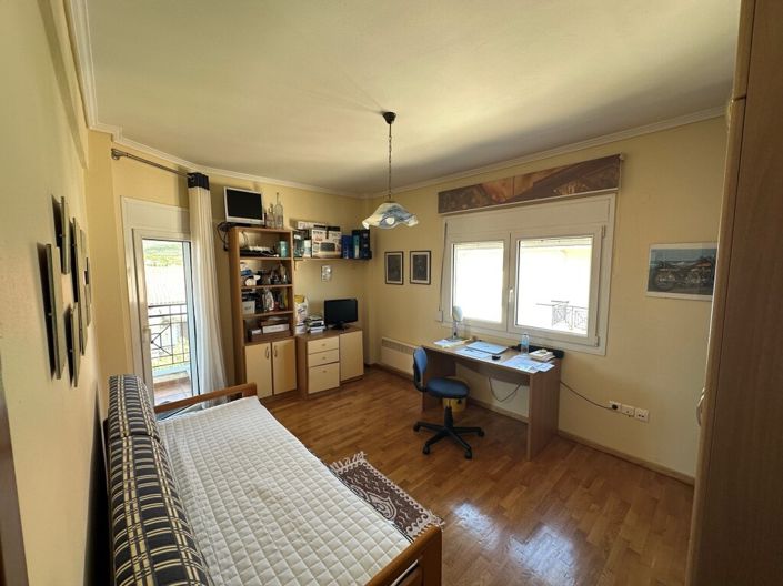 Image No.11-4 Bed Flat for sale