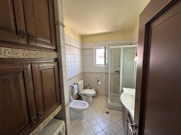 Image No.14-4 Bed Flat for sale