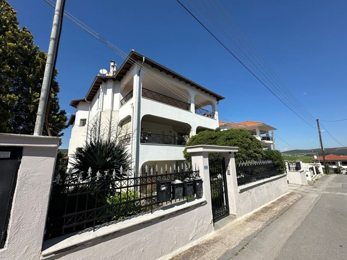 Image No.18-4 Bed Flat for sale