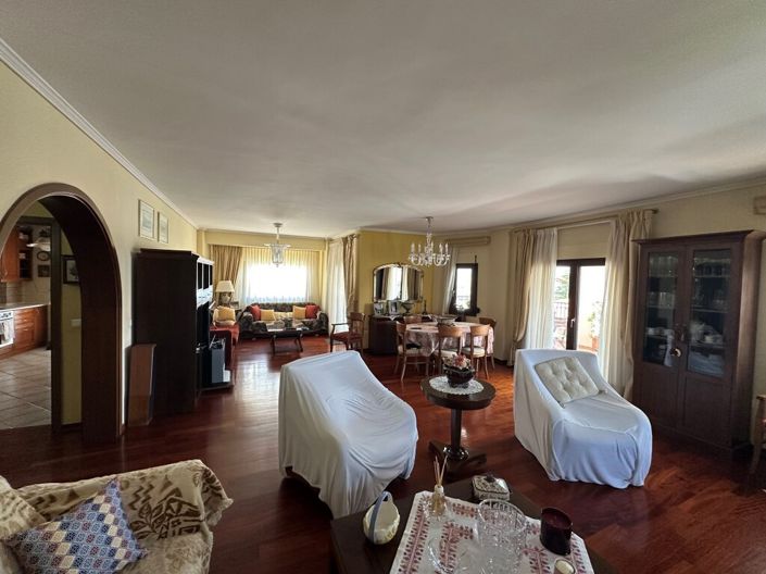 Image No.4-4 Bed Flat for sale
