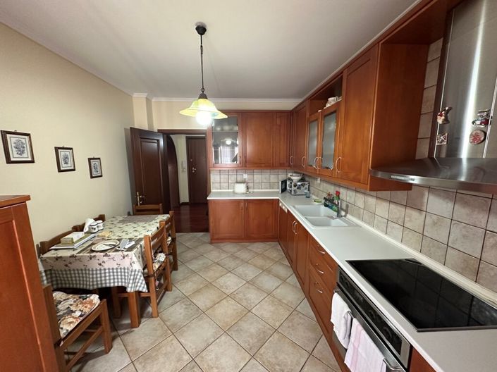 Image No.7-4 Bed Flat for sale