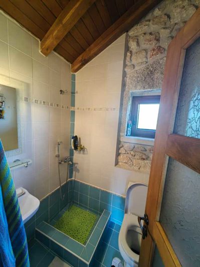 Image No.17-2 Bed Property for sale