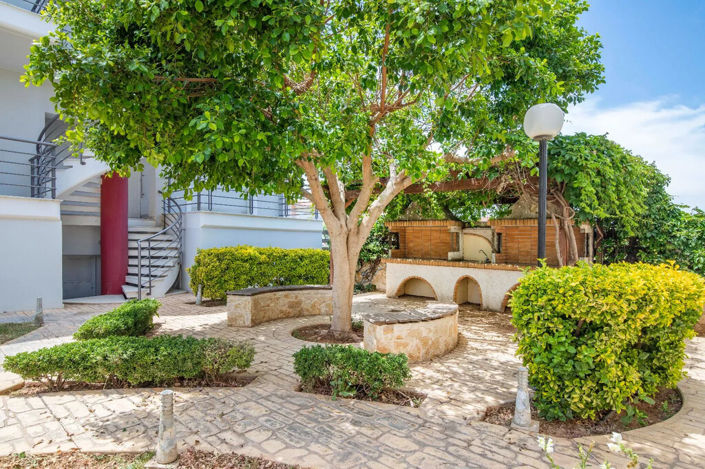 Image No.17-2 Bed Maisonette for sale