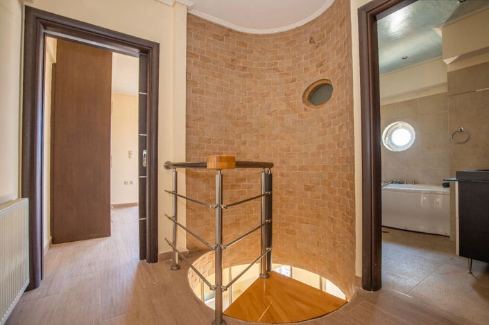 Image No.6-2 Bed Maisonette for sale