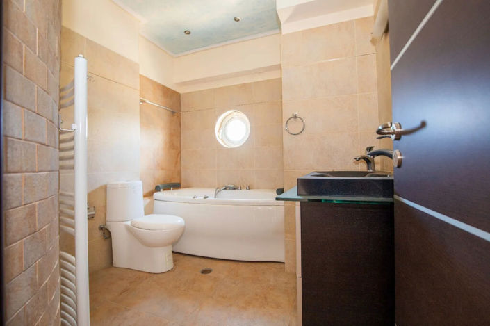 Image No.9-2 Bed Maisonette for sale