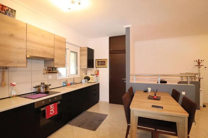 Image No.8-2 Bed Maisonette for sale