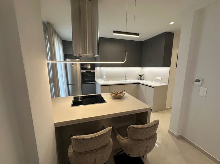 Image No.5-3 Bed Flat for sale