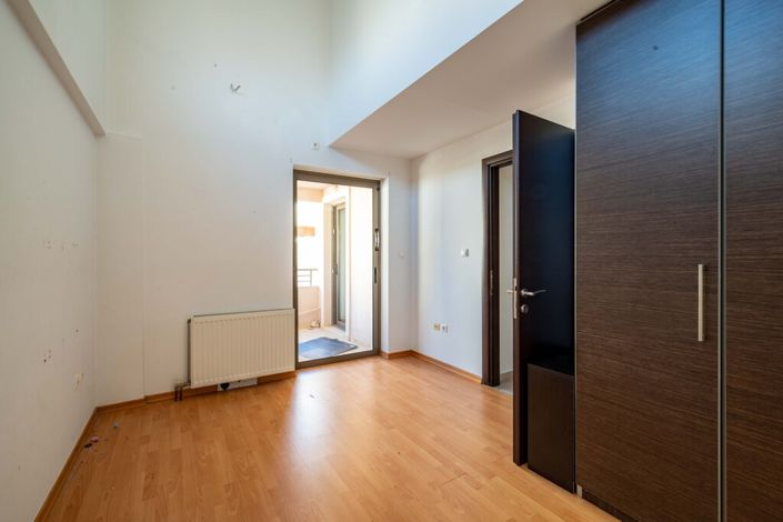 Image No.12-3 Bed Maisonette for sale