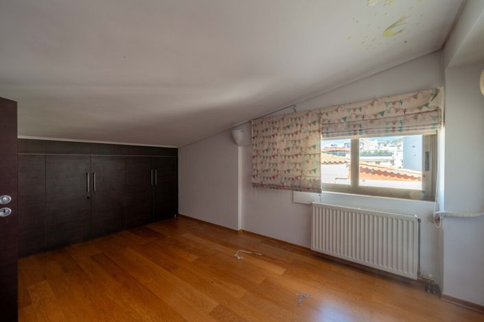 Image No.19-3 Bed Maisonette for sale