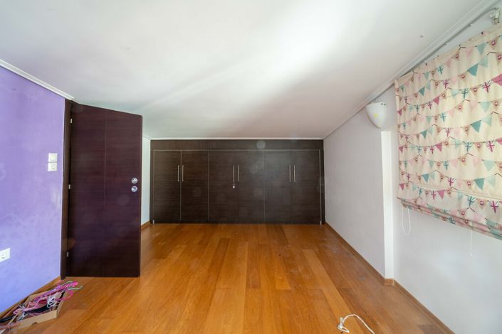Image No.20-3 Bed Maisonette for sale