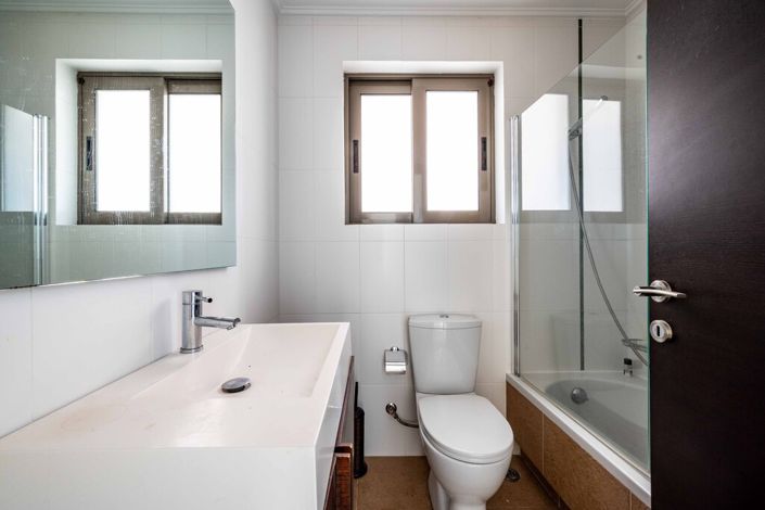 Image No.25-3 Bed Maisonette for sale