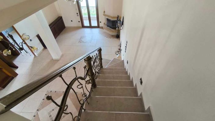 Image No.18-3 Bed Maisonette for sale